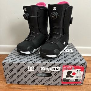 DC Women’s 2023 Lotus Step On Snowboard Boots (Size 6.5)